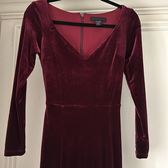 La Femme En Noir “Marilyn” Gown - Picture 5 of 6